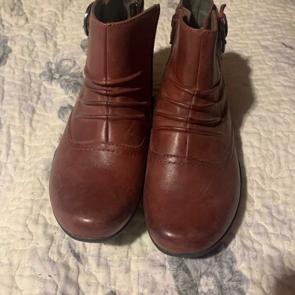 Women’s boots/booties, brown/merlot. In really great shape.